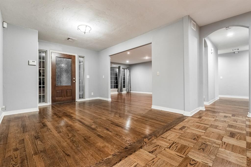 1906 Dorchester Drive Property Photo 2