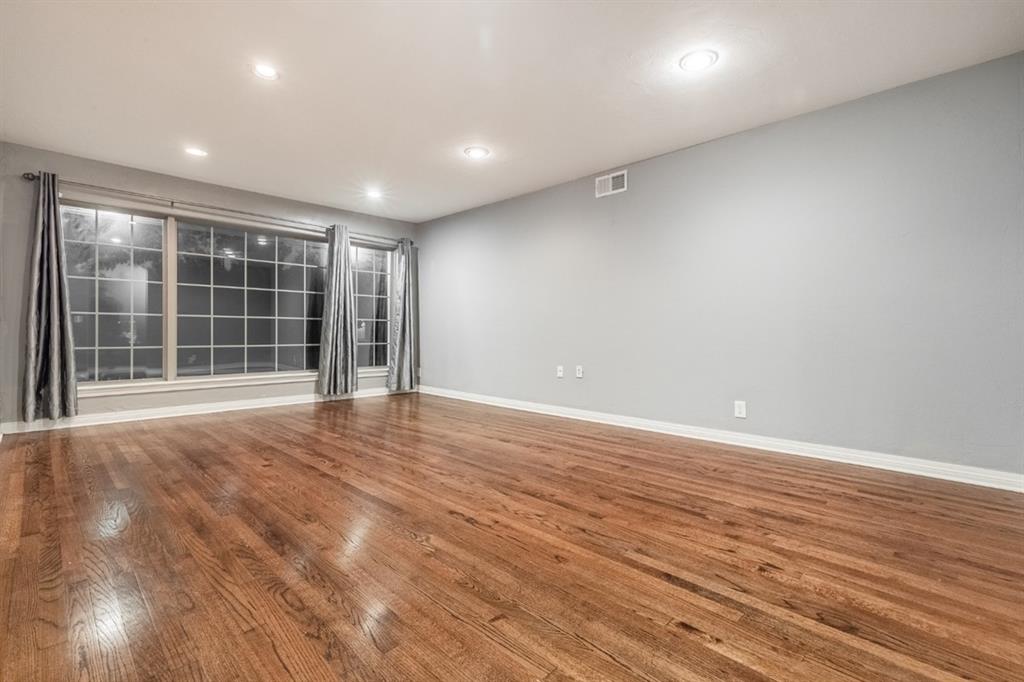 1906 Dorchester Drive Property Photo 6