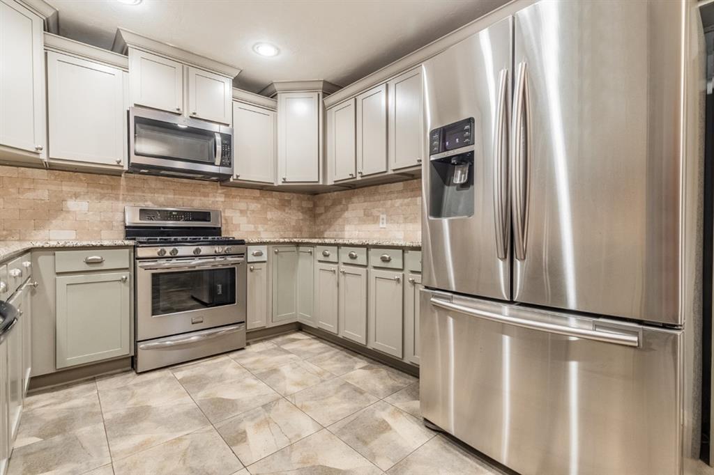 1906 Dorchester Drive Property Photo 10