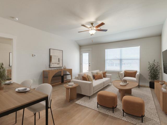 1619 Highland Loop Property Photo 4