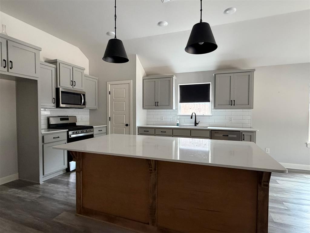 605 Argos Road Property Photo 5