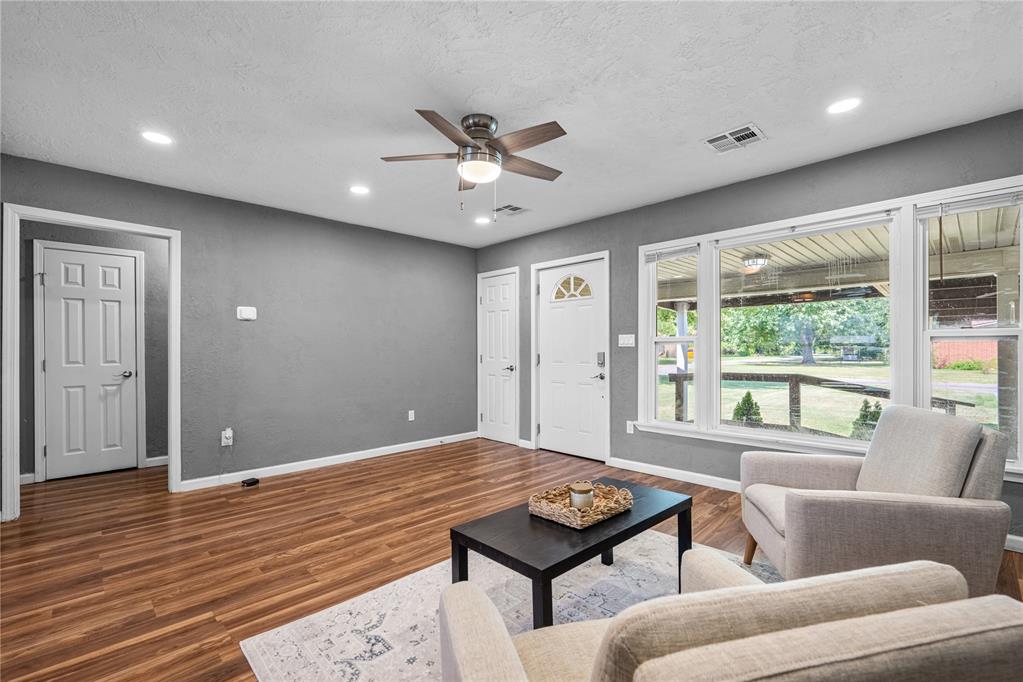 827 S 20th Avenue Property Photo 6