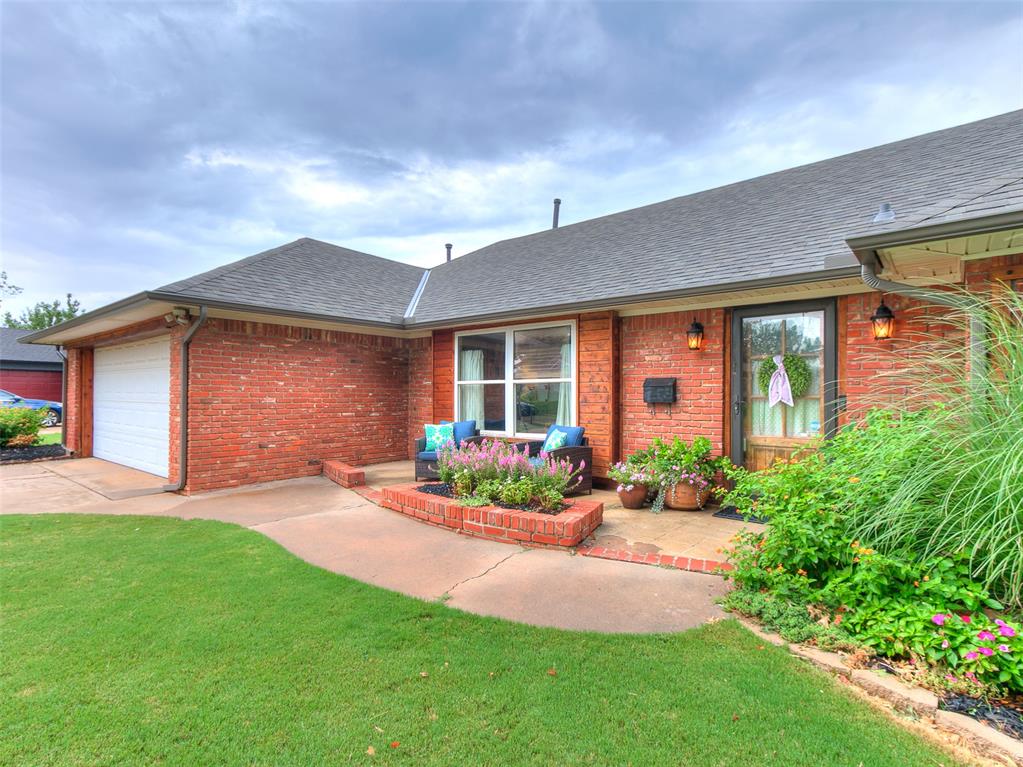 6445 N Sterling Drive Property Photo 9
