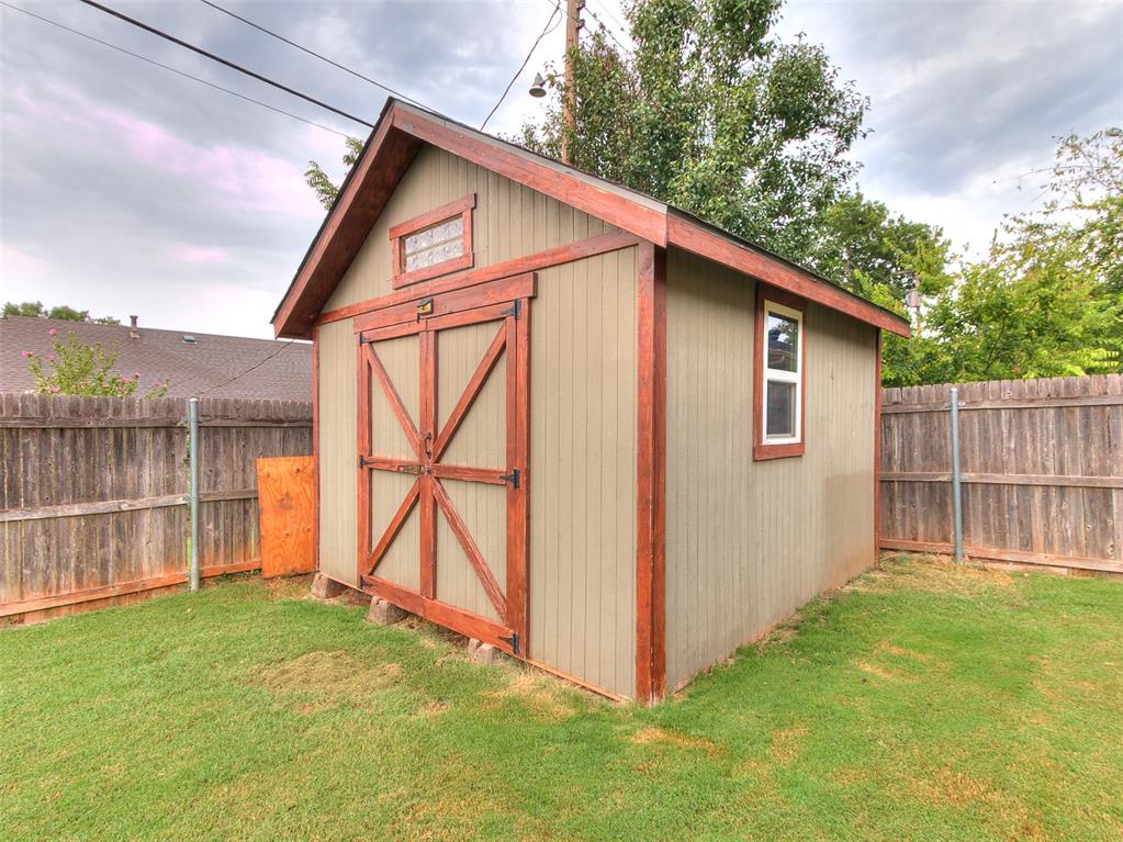 6445 N Sterling Drive Property Photo 13