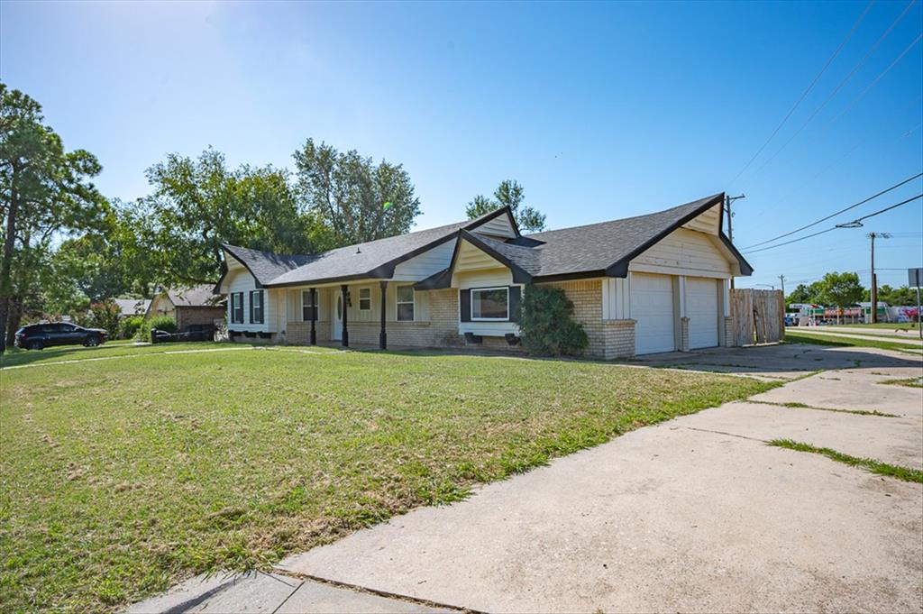 100 Bellaire Drive Property Photo 3