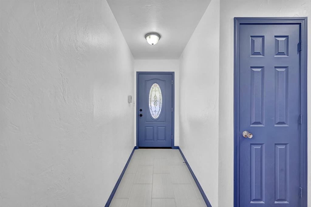 100 Bellaire Drive Property Photo 4