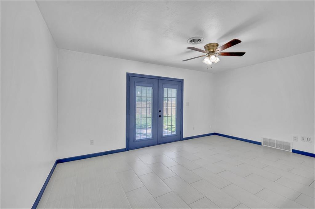 100 Bellaire Drive Property Photo 5