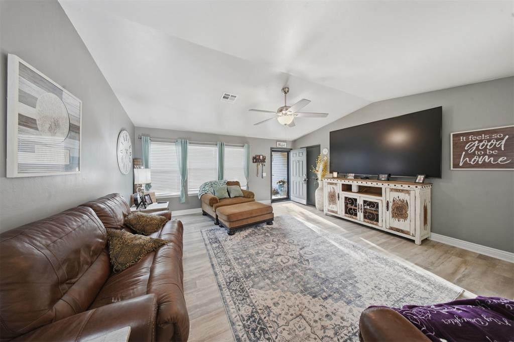 1241191 Property Photo 4