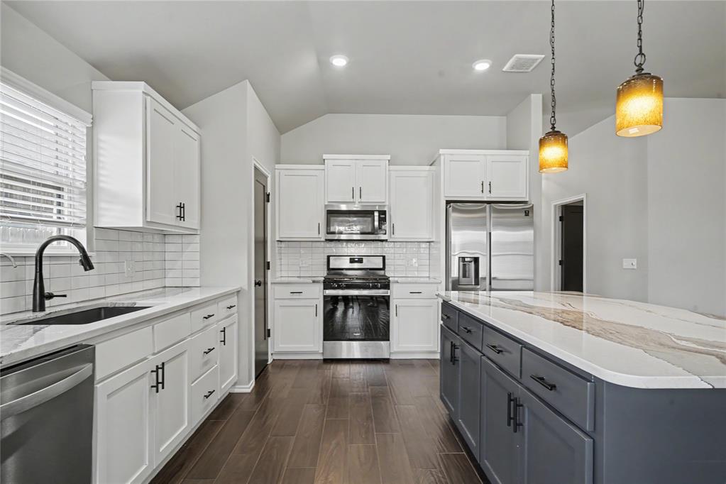 3117 Sw Red Cedar Way Property Photo 2