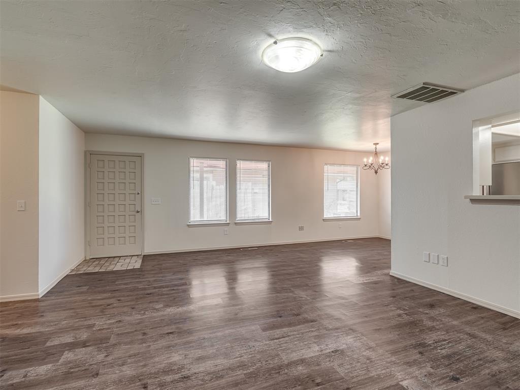9025 N Rockwell Drive Property Photo 6