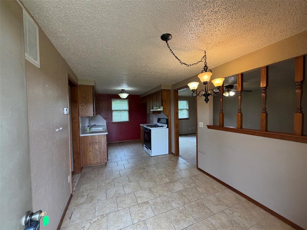 218 Quail Hollow Drive Property Photo 9
