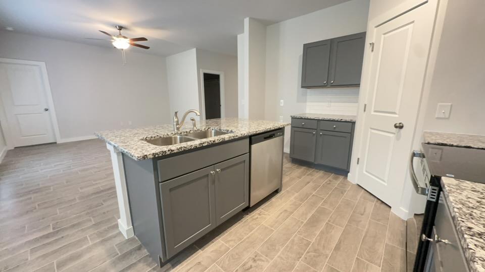 16841 Jigsaw Junction Property Photo 3