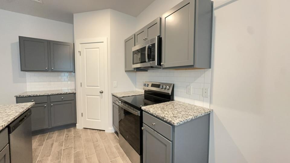 16841 Jigsaw Junction Property Photo 4
