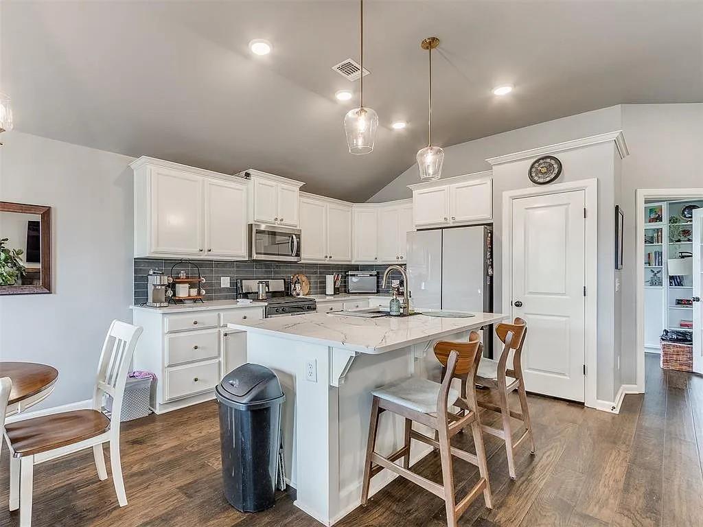 3051 Wister Road Property Photo 10