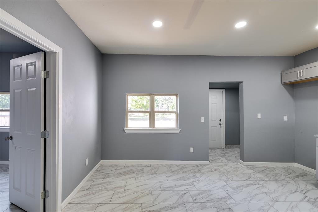 422 Se 17th Street Property Photo 12