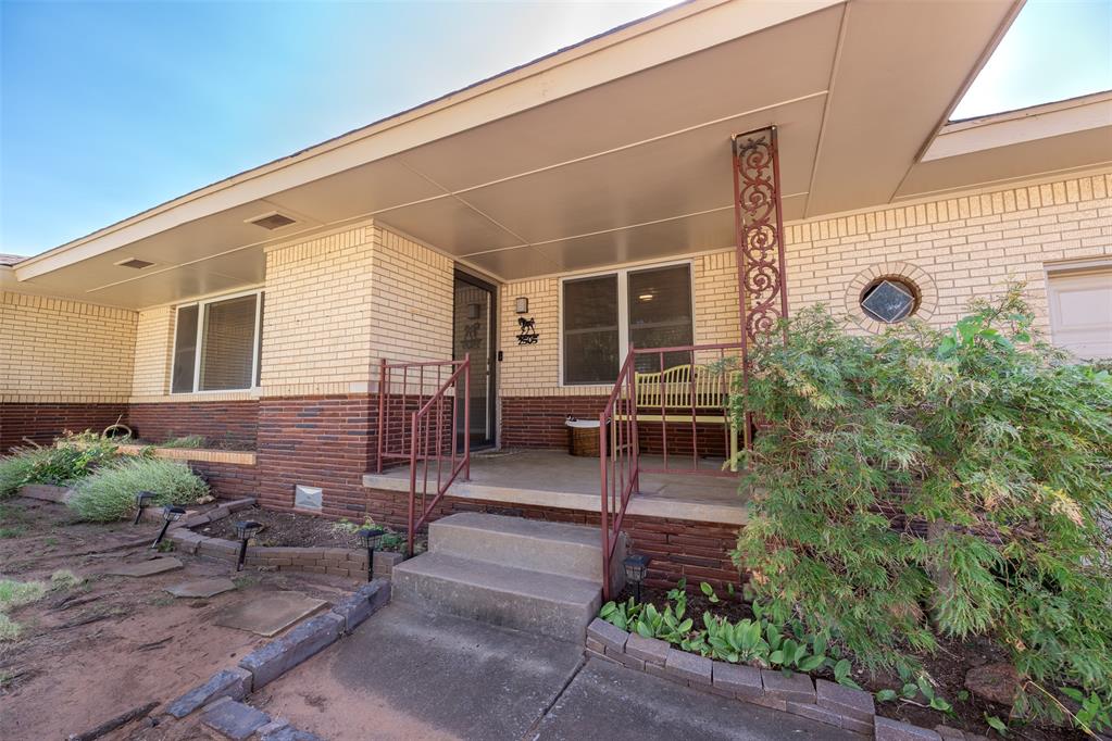 2505 Robin Road Property Photo 2