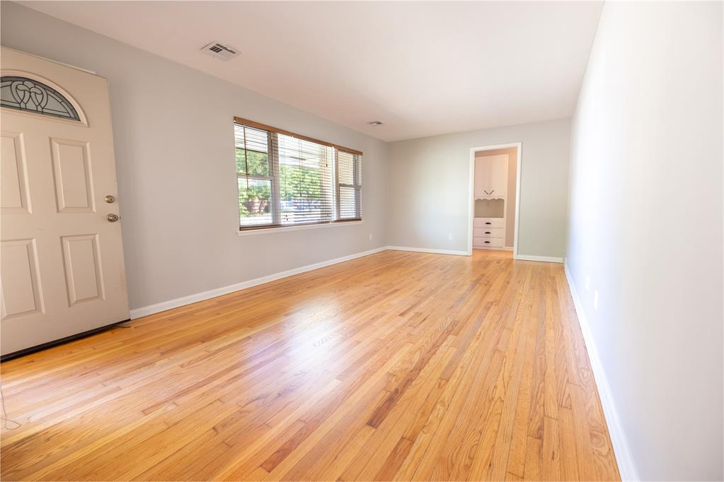 2505 Robin Road Property Photo 3