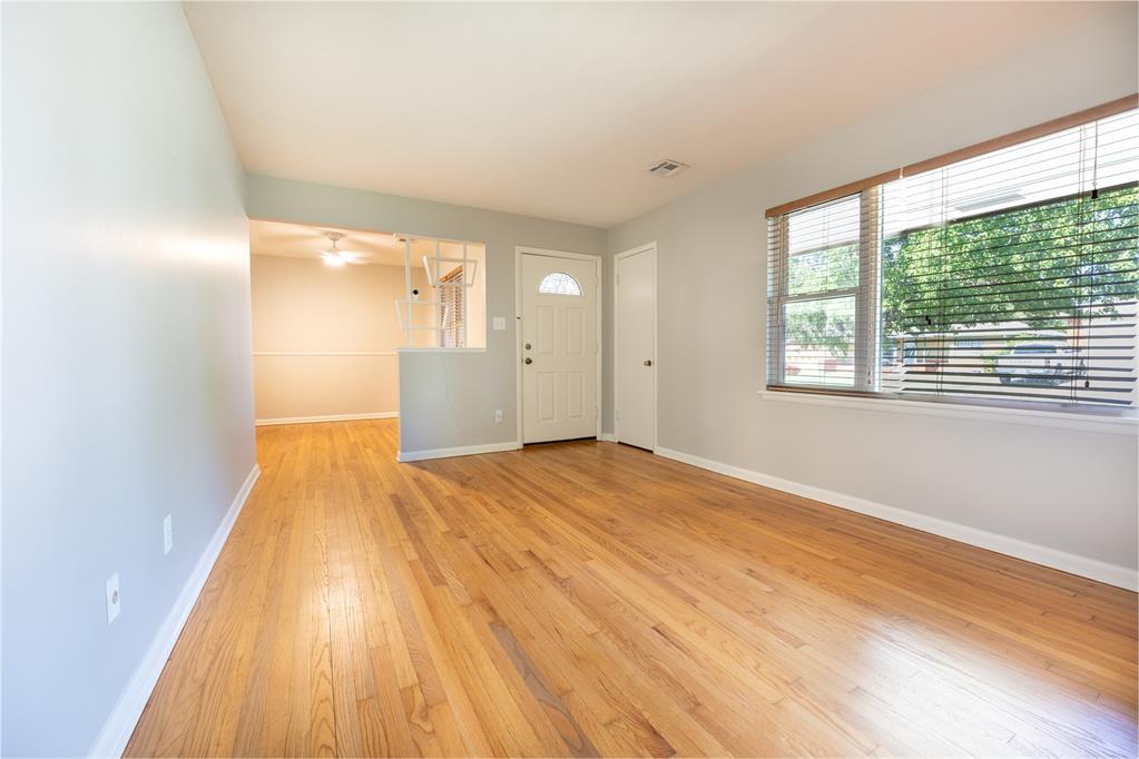 2505 Robin Road Property Photo 4