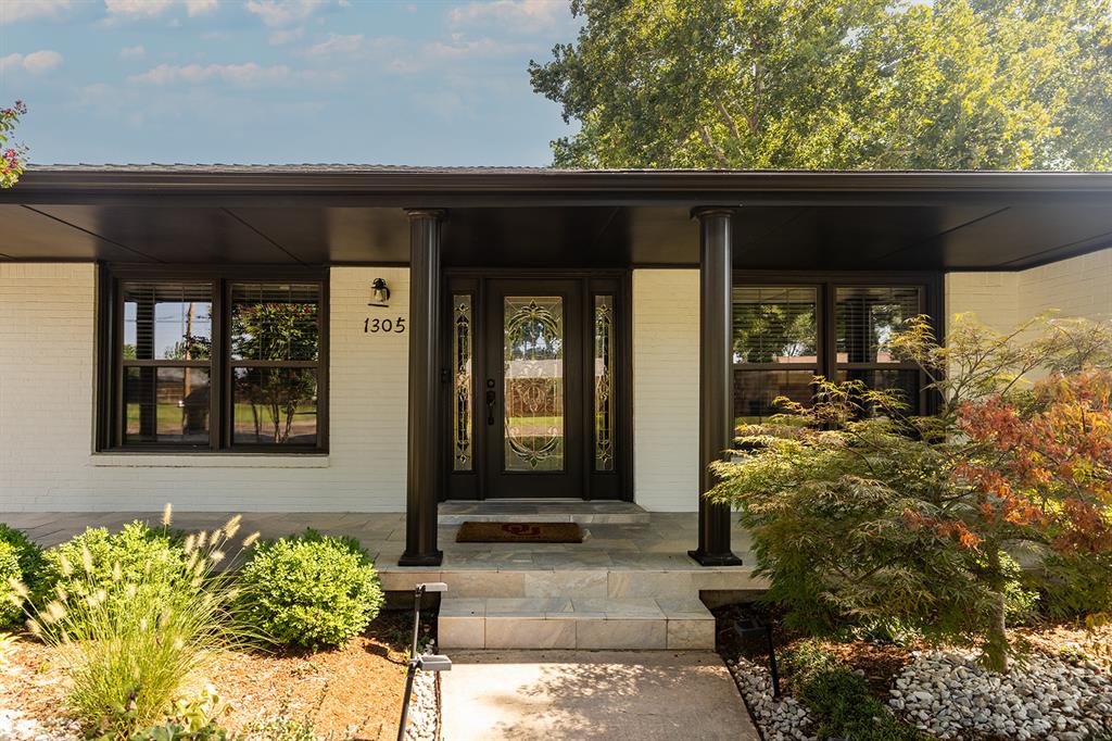 1305 E Lawrence Street Property Photo 8