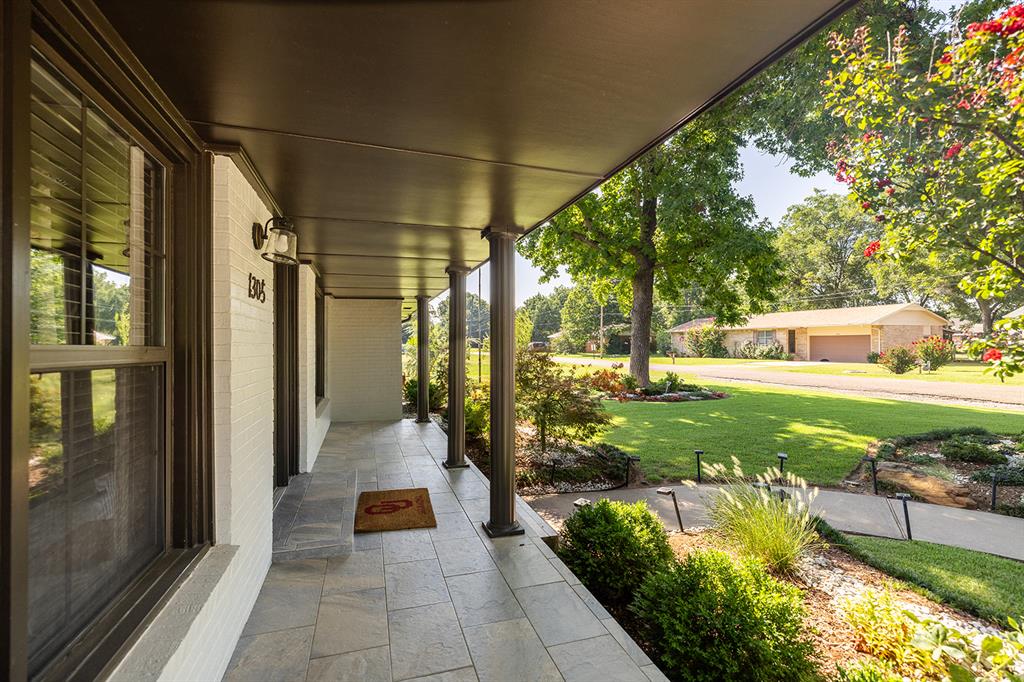 1305 E Lawrence Street Property Photo 9