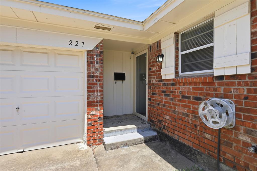 227 W Campbell Drive Property Photo 3