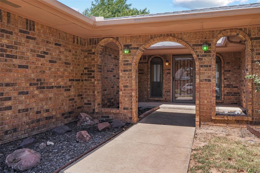 25 Corona Drive Property Photo 4