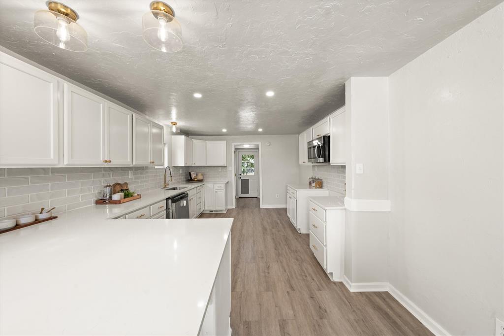 410 N Division Street Property Photo 19