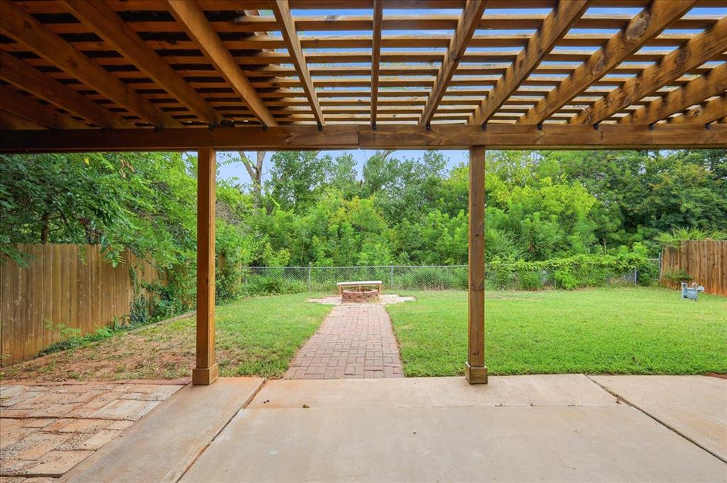 2418 N Park Drive Property Photo 11