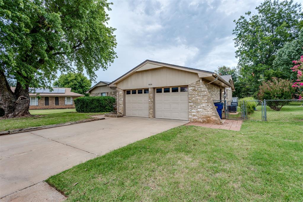 908 S Meadow Lane Property Photo 1