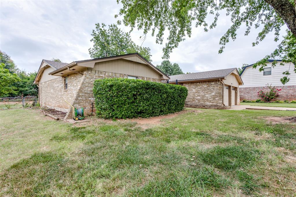 908 S Meadow Lane Property Photo 3