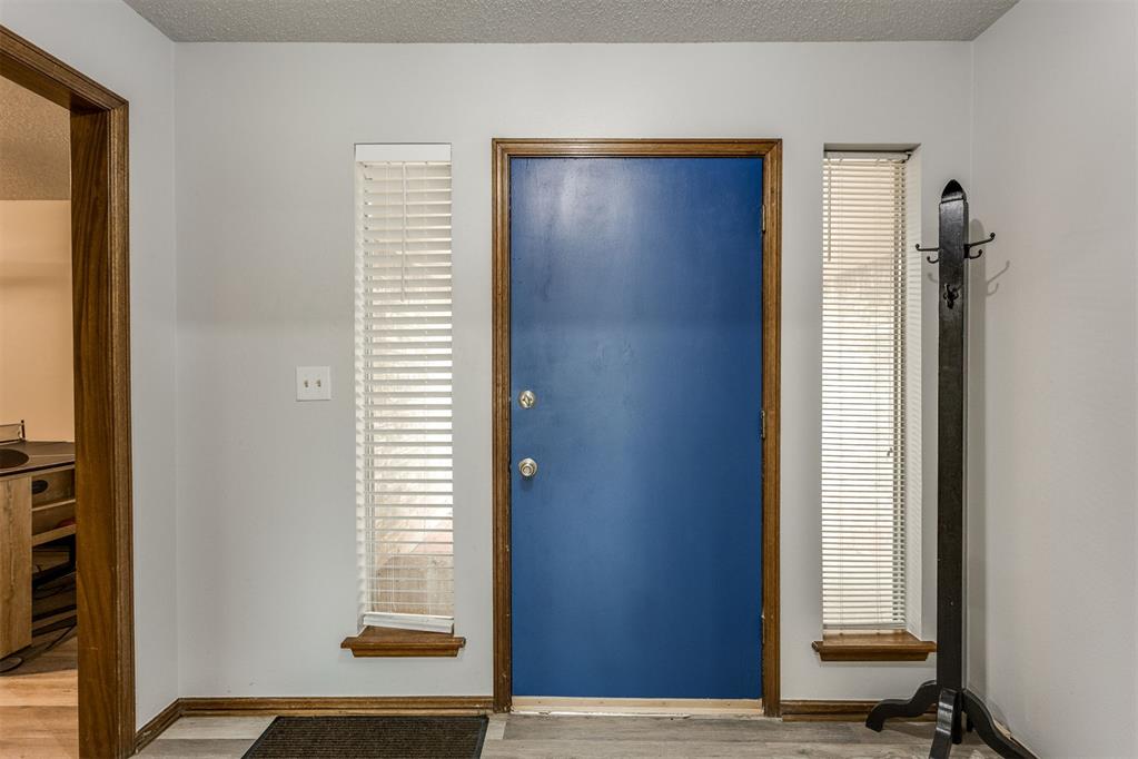 908 S Meadow Lane Property Photo 6