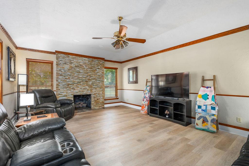 2341 Squirrel Road Property Photo 6