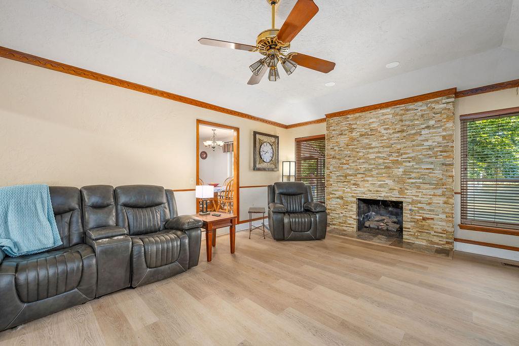 2341 Squirrel Road Property Photo 8