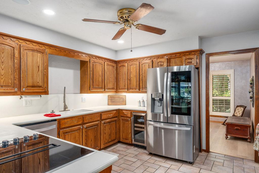 2341 Squirrel Road Property Photo 11