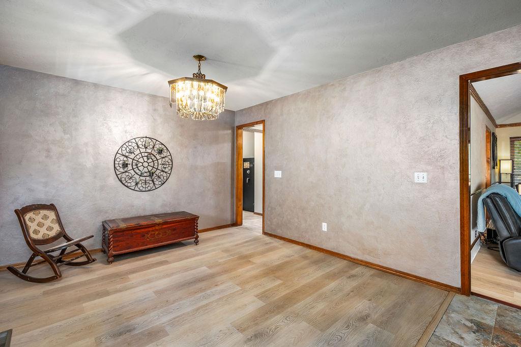2341 Squirrel Road Property Photo 12