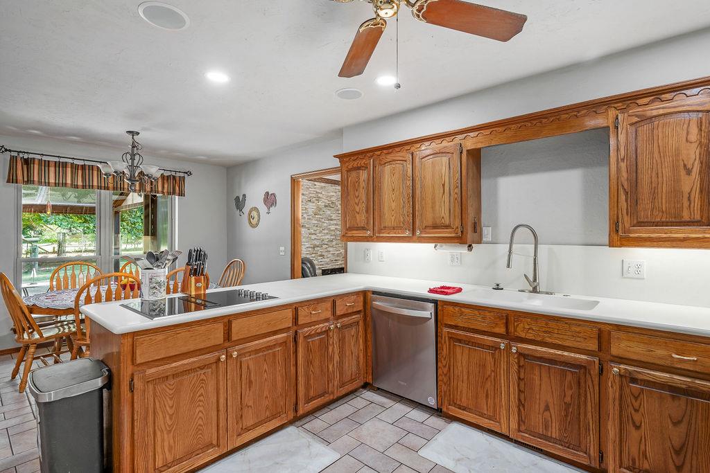 2341 Squirrel Road Property Photo 13
