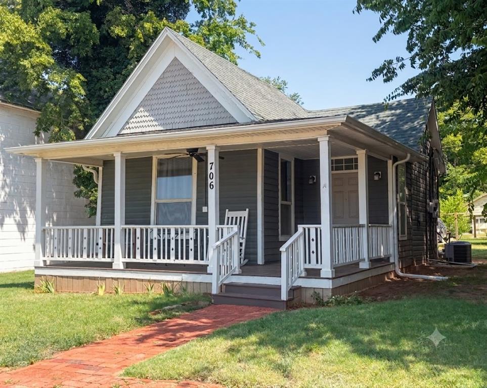 706 E Springer Avenue Property Photo 1