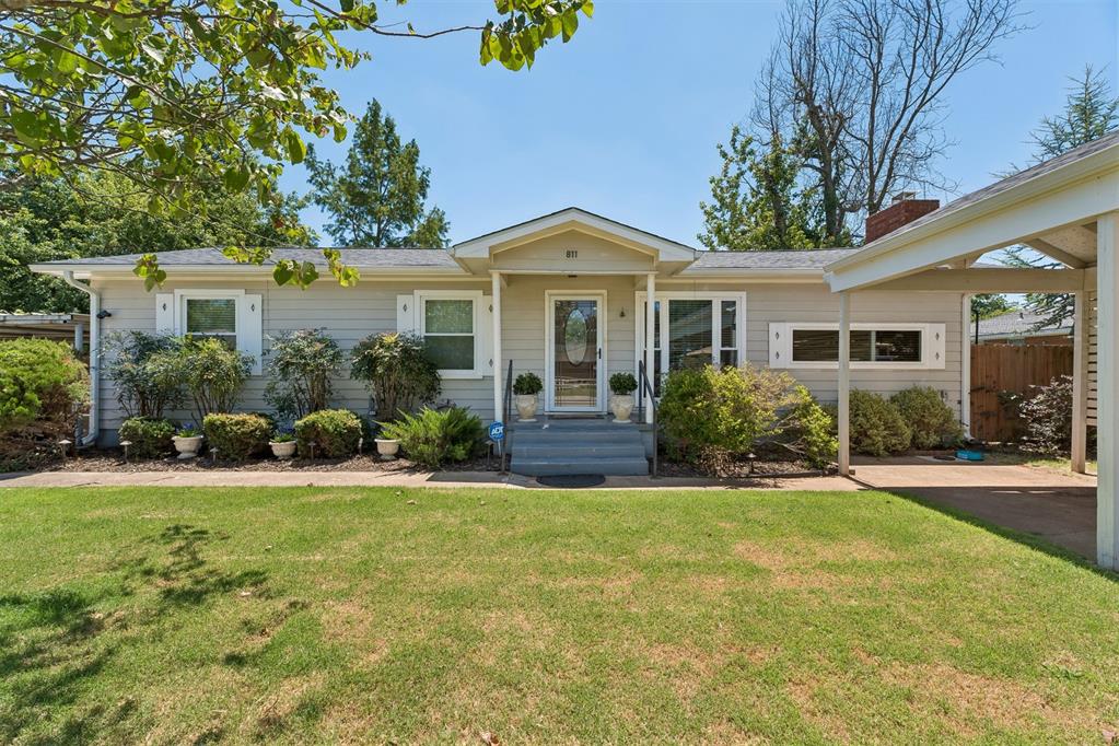 811 2nd Street Property Photo 4