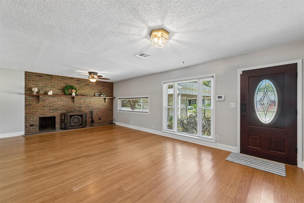 811 2nd Street Property Photo 6