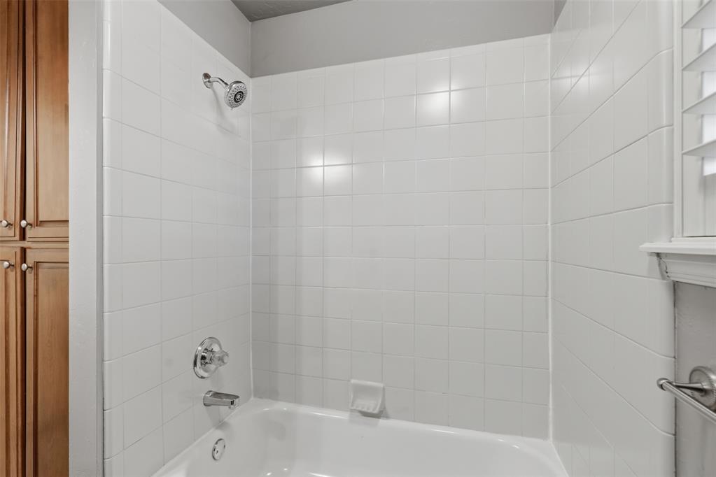 10716 Nw 37th Street Property Photo 28