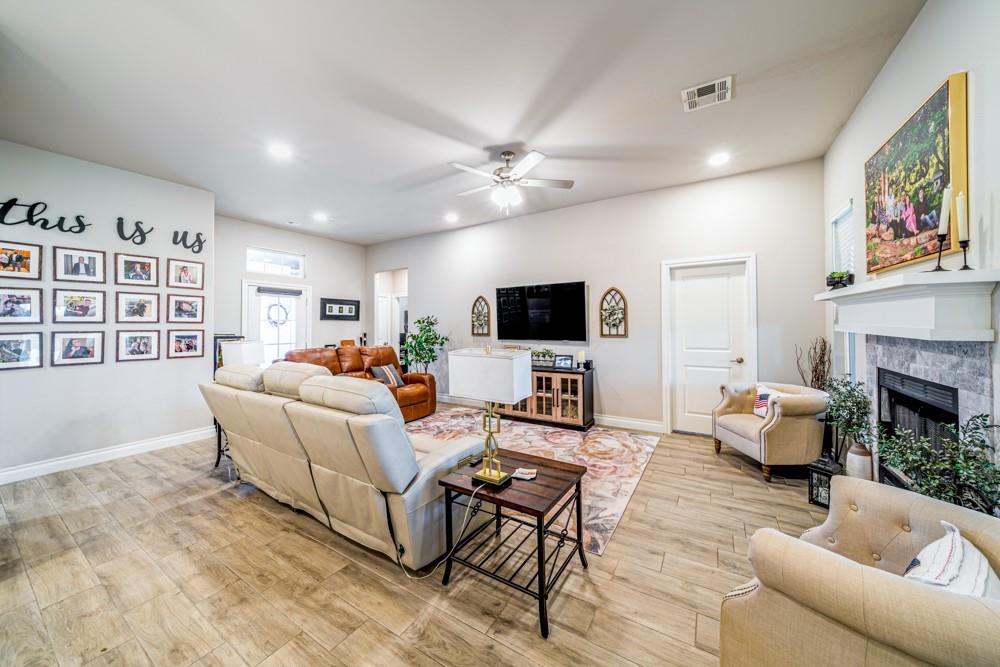 1807 W Forest Ridge Property Photo 8