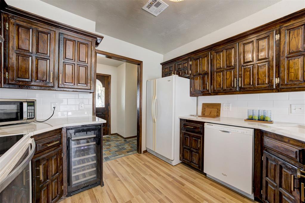 1002 S Pine Street Property Photo 14