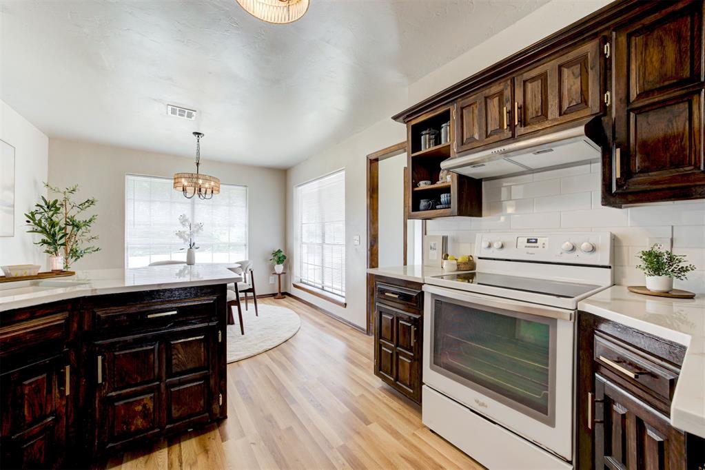 1002 S Pine Street Property Photo 16