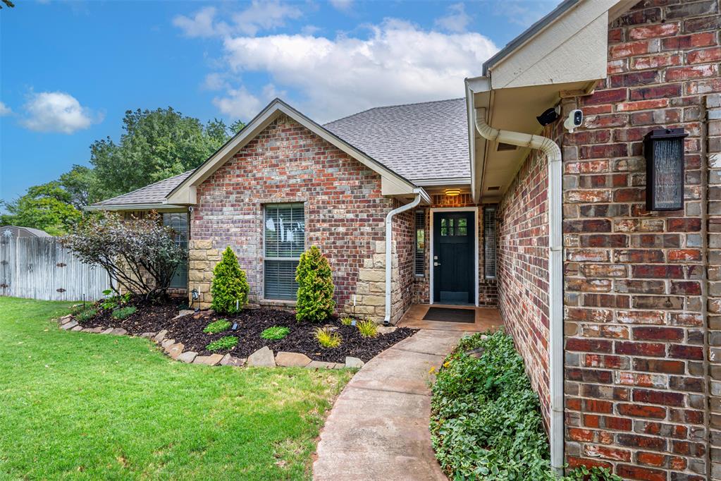 139 Tulip Trail Property Photo 2