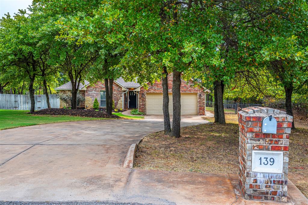 139 Tulip Trail Property Photo 3