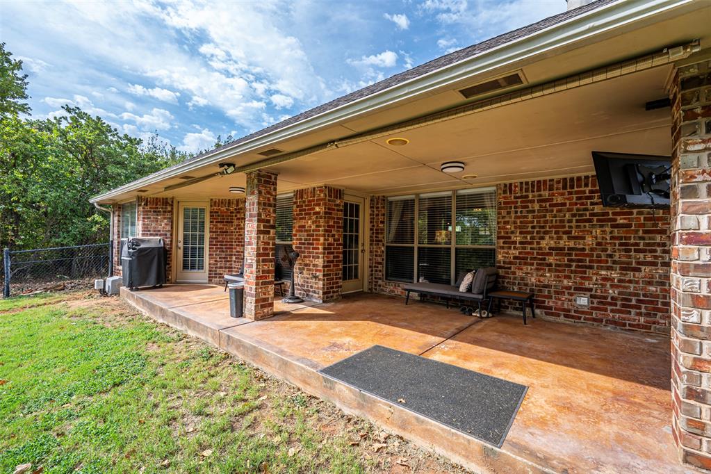 139 Tulip Trail Property Photo 4