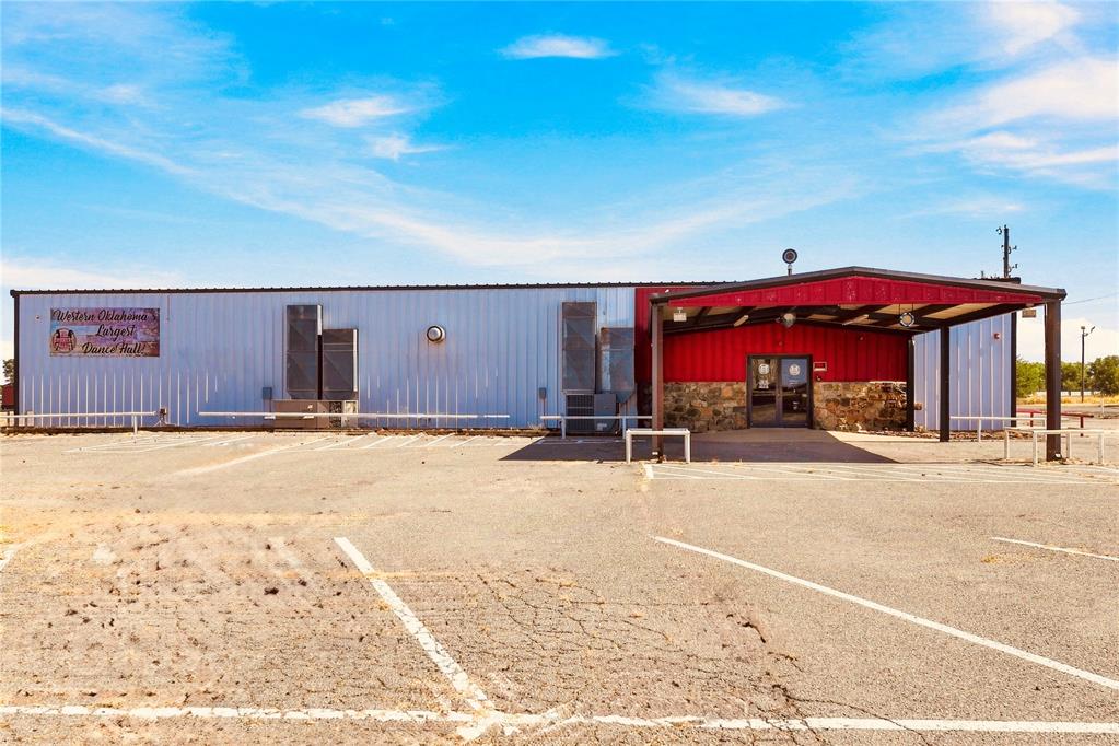 2707 E 66 Highway Property Photo 1