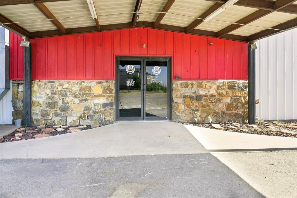 2707 E 66 Highway Property Photo 4