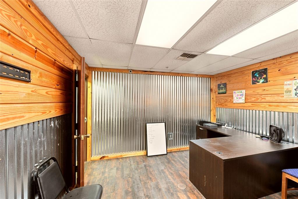 2707 E 66 Highway Property Photo 19