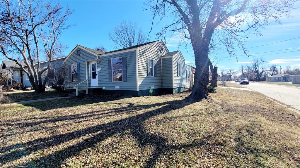 300 E Kittyhawk Drive Property Photo 2